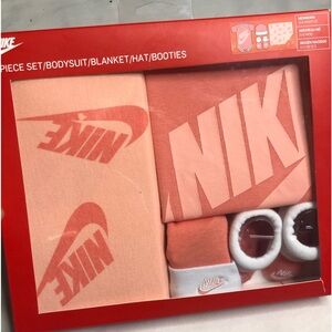 Nike 4-piece set